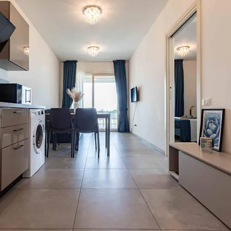 Modern With Stunning Seaview Terrace بيبيوني